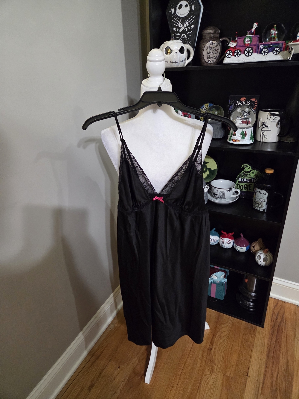 Apt. 9 Black Satin Lace Chemise with Pink Bow Accent